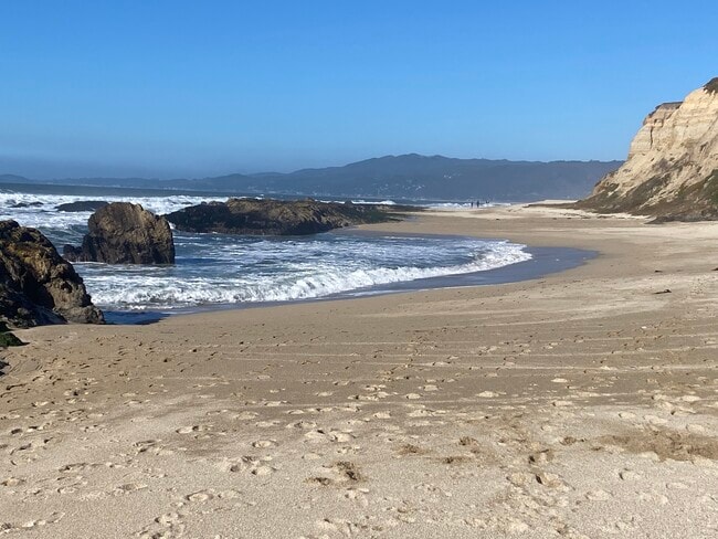 Gorgeous beaches 5 min aways - 490 El Granada Blvd