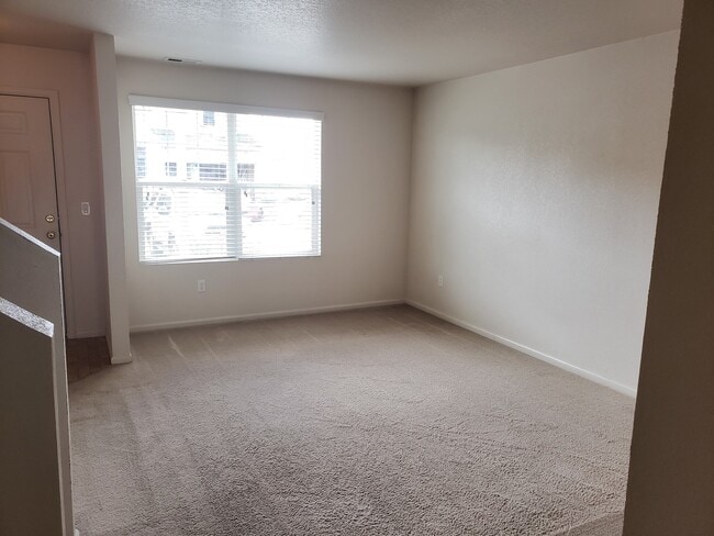 Foto del edificio - Great looking 2 bed 1.5 bath townhouse nea...