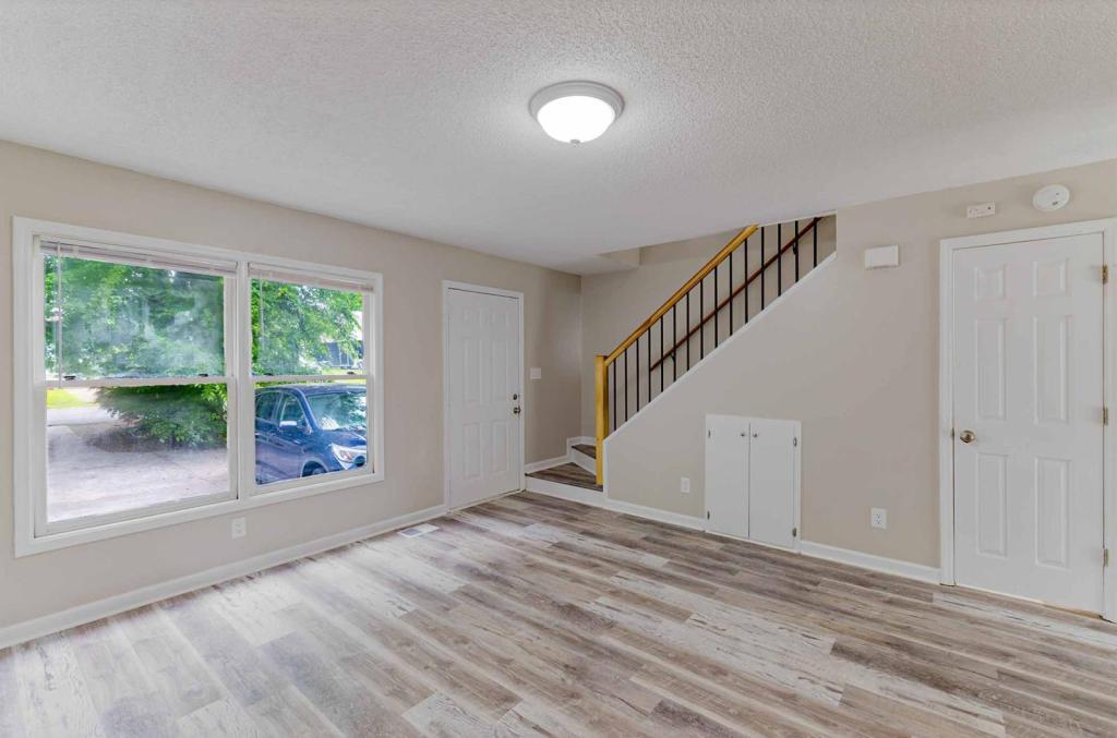 Foto principal - 735 41st St NE