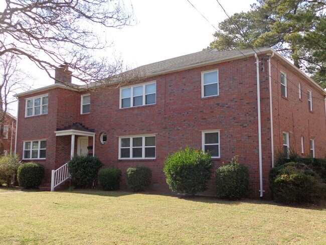 Building Photo - CHELSEA - Large 4 Bedroom, 2 Bathroom Duplex