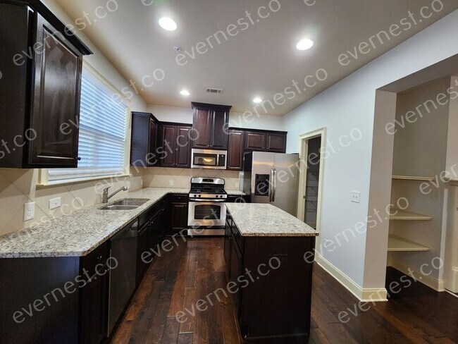 Building Photo - 2249 Knoxhill View