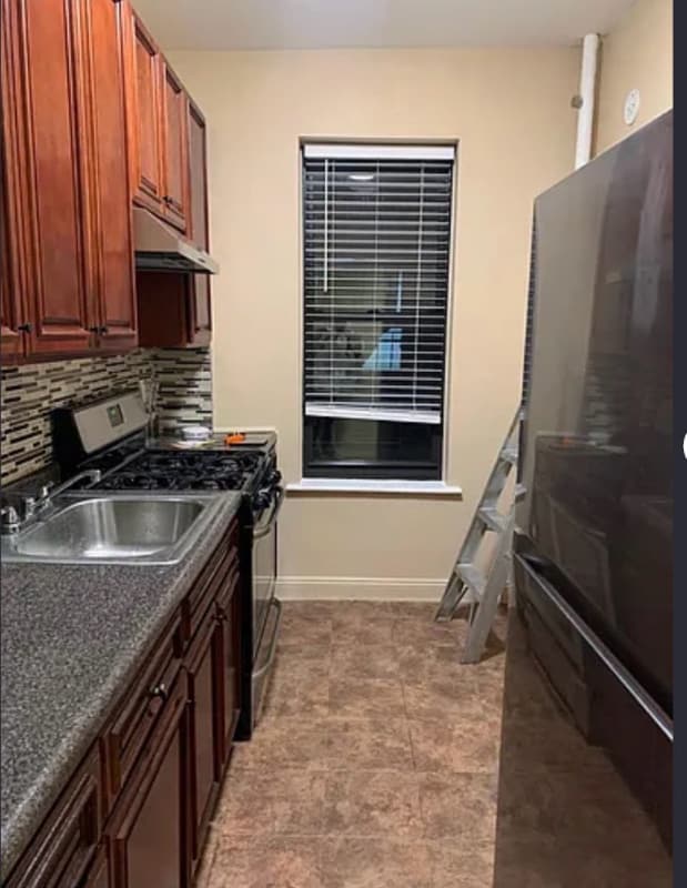 Foto del edificio - 8814 Bay Pkwy