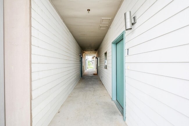 Foto del edificio - 1511 Don Camilo Blvd