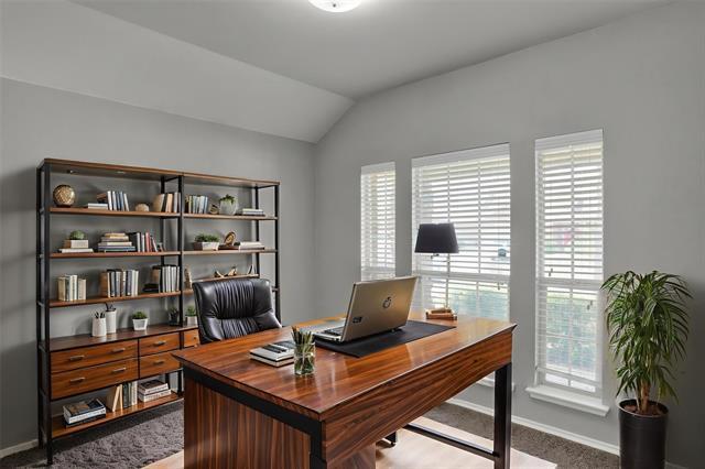 Foto del edificio - 9613 Sleepy Hollow Dr