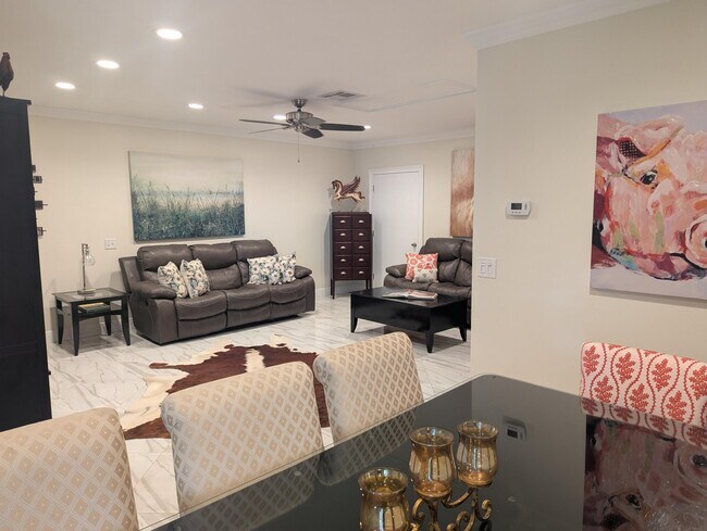 Foto del edificio - 708 Rambling Dr Cir