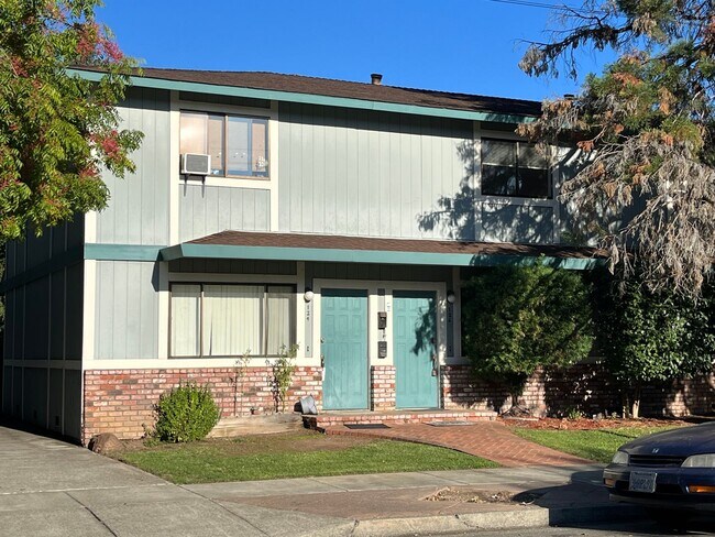 Foto del edificio - SouthMainStreet -4plex