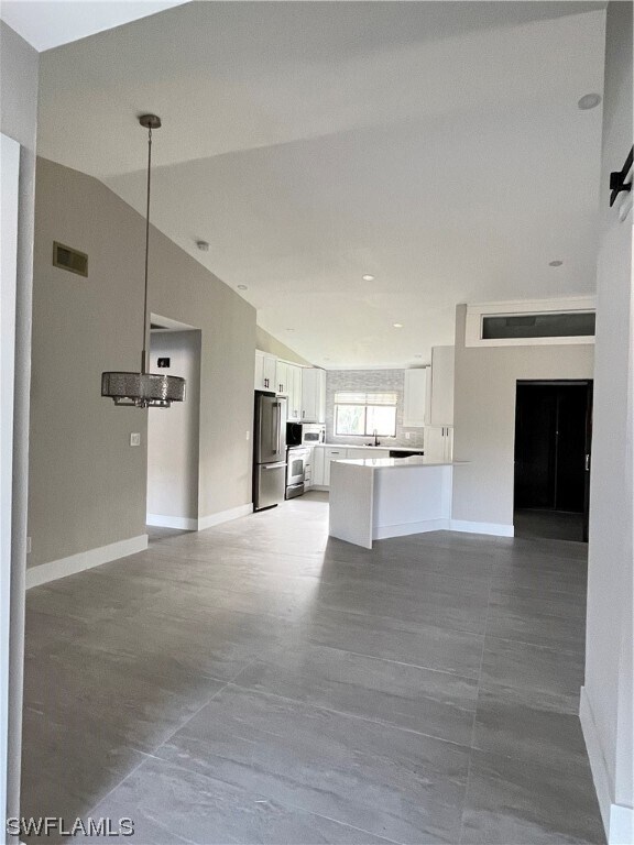 Foto del edificio - 16589 Coriander Ln