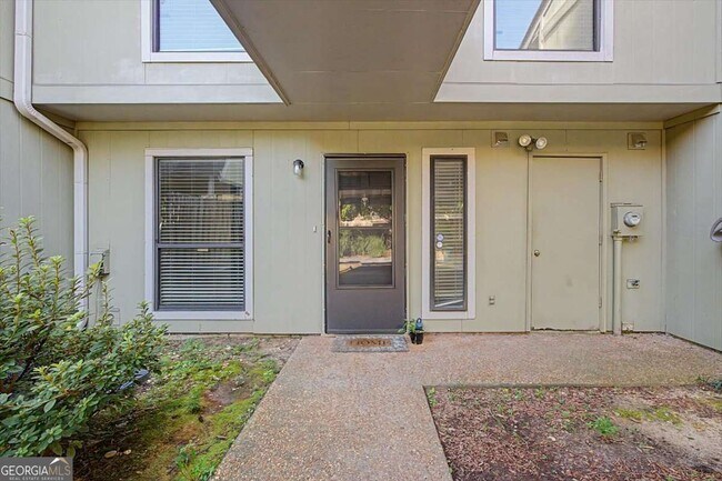 Building Photo - 6350 Hawthorne Terrace