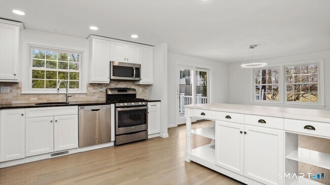 Foto del edificio - 519 E Putnam Ave