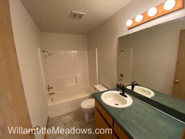 Building Photo - Beautiful 3 Bedrooms, 2 Bathrooms, In Aums...