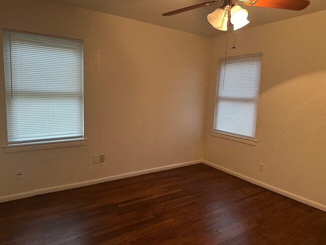 Foto del edificio - 116 Forest Oaks Ln