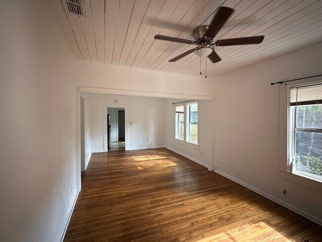 Building Photo - 3107 E 29th Ave
