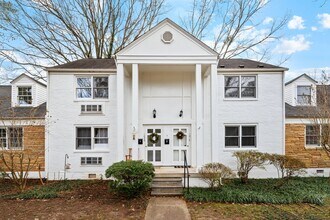 Building Photo - 1018 Nichols Dr