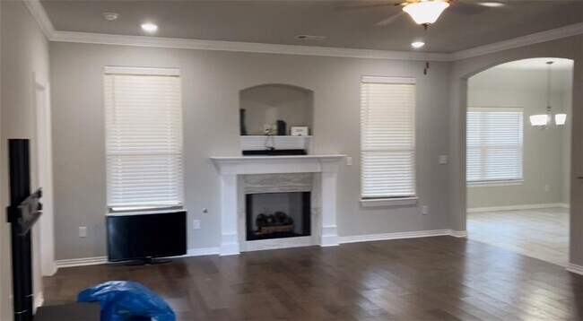 Building Photo - 571 Magnolia Ln