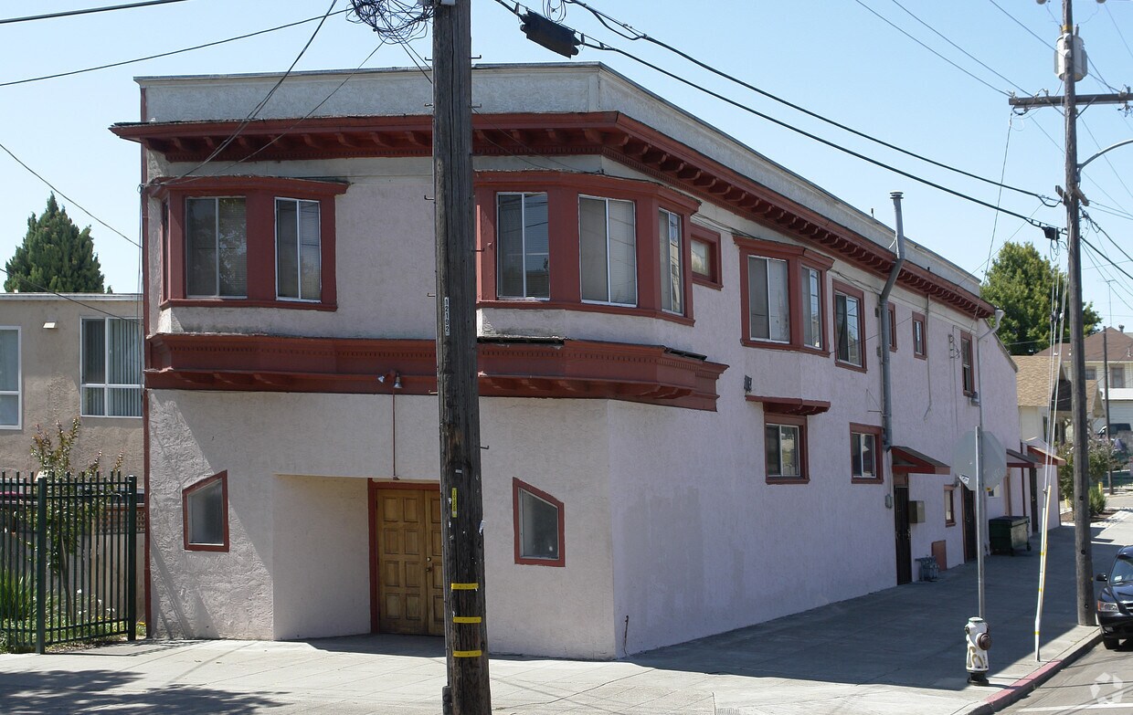Primary Photo - 2050 20th Ave