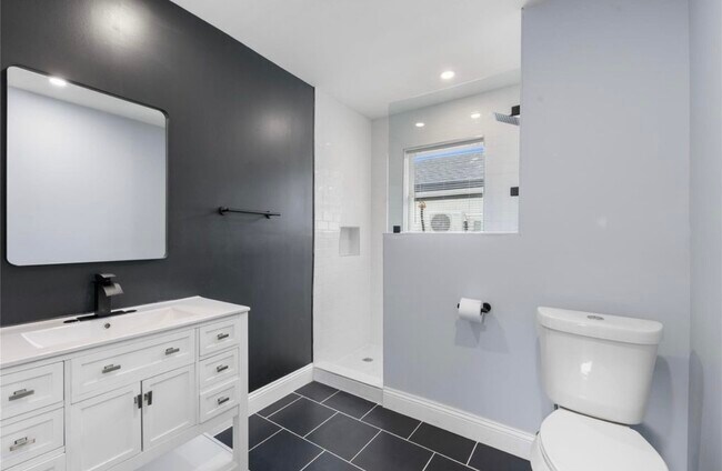 Building Photo - 4116 Linn St