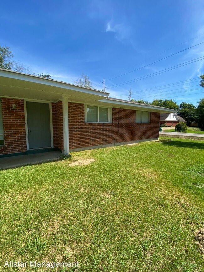 3 br, 2 bath House 702 Vassar Drive