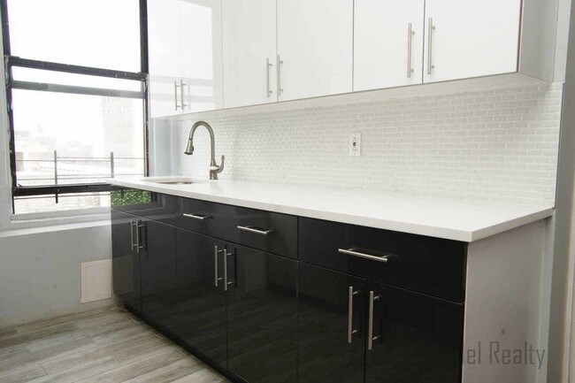 Building Photo - 295 E 149th St