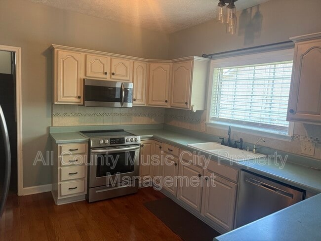 Building Photo - 815 Balleycastle Dr