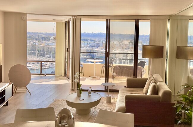 Building Photo - 4267 Marina City Dr