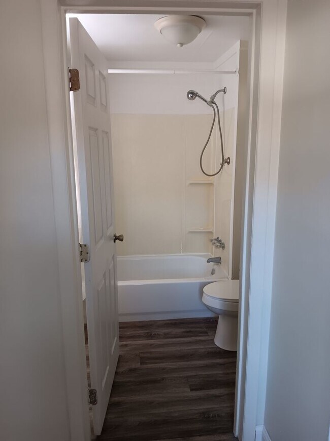Building Photo - Quaint 1 BR SIngle Family Room in South Cu...