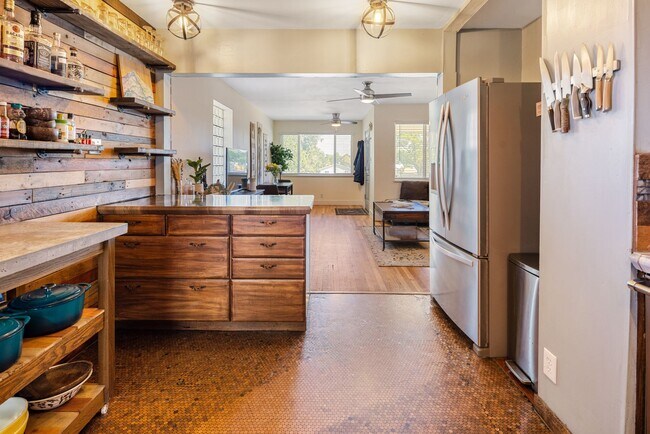 Foto del edificio - Spacious 2bd/2ba Home in Denver, CO! (PLUS 2 additional non-conforming rooms & office)