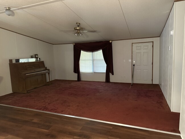 Foto del edificio - 5 Arrowhead Rd