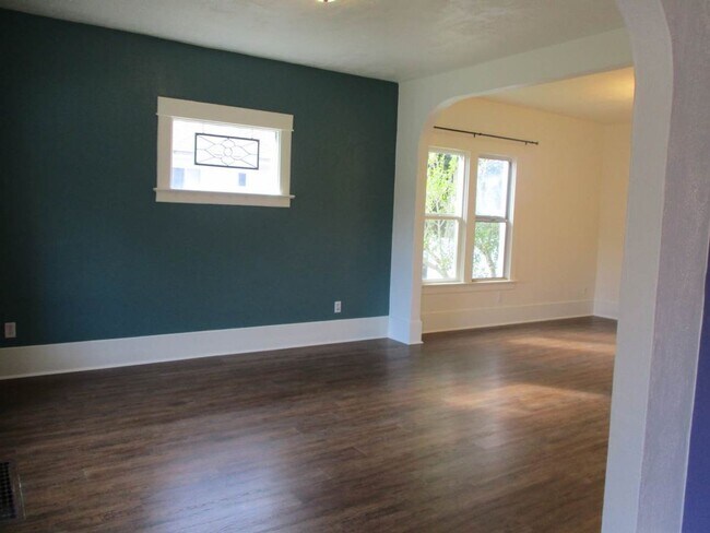 Foto del edificio - Charming 3-Bedroom Craftsman in Central Ta...