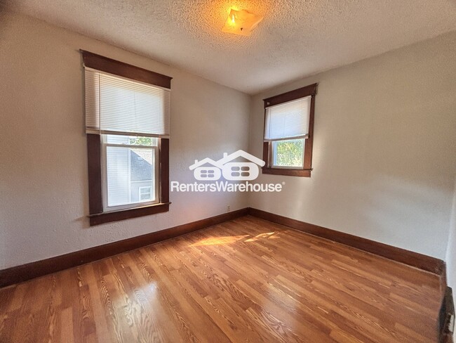 Building Photo - 416 8th St