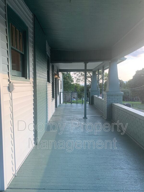 Building Photo - 2300 Elmendorf St