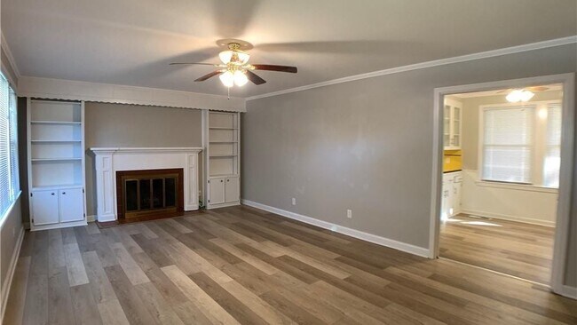 Foto del edificio - 564 Laurel Ln