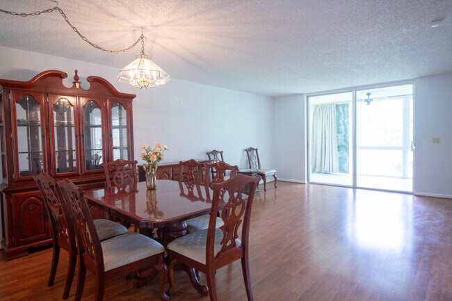 Foto del edificio - 14623 Bonaire Blvd