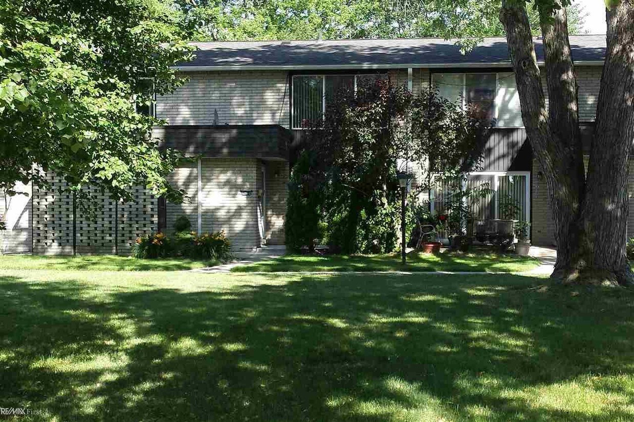Primary Photo - 8296 Karam Blvd