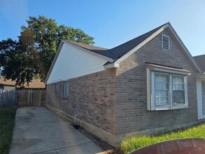 Building Photo - 19302 Woodglen Dr