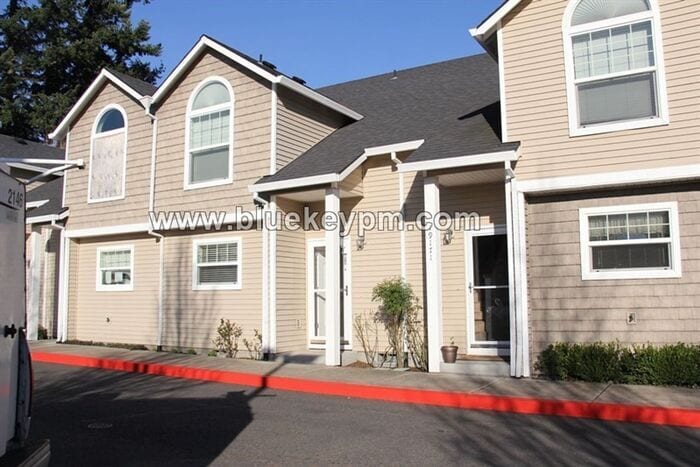 2 Bed, 2.5 Bath Townhome in Rockwood Neighborhood - 2 Bed, 2.5 Bath Townhome in Rockwood Neighborhood