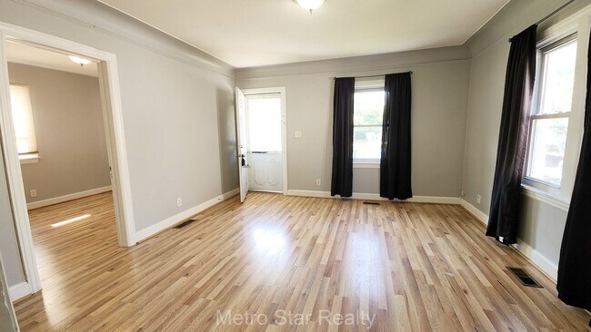 Foto del edificio - 353 W Brockton Ave
