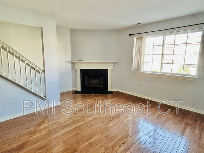 Building Photo - 310 Boston Post Rd