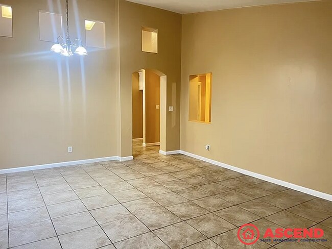 Foto del edificio - Lovely 3 Bedroom Home Off Stockdale Hwy!