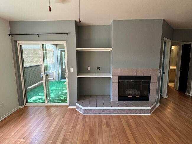 Foto del edificio - Quiet Community in Can't Beat Location - $...