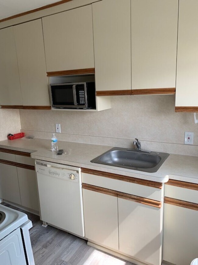 Foto del edificio - 1108 HELEN, GARDEN CITY - AVAILABLE FOR RENT