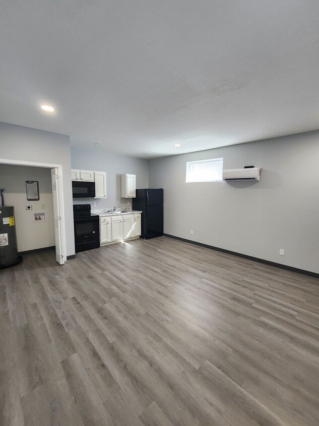 Primary Photo - 1 bed 1 bathroom apartment