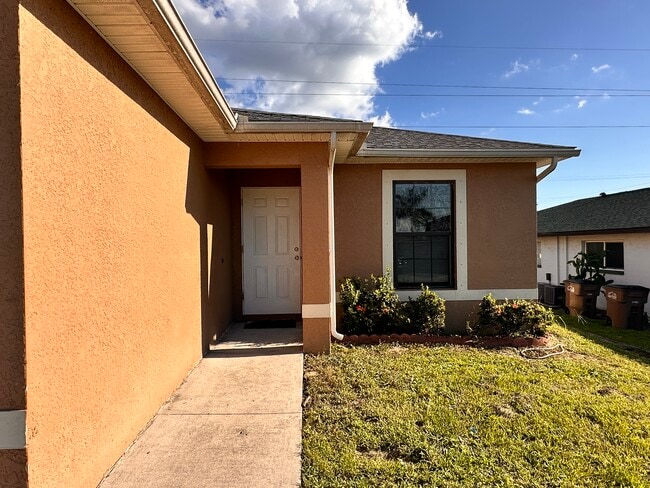 Building Photo - 148 SW 47th Terrace