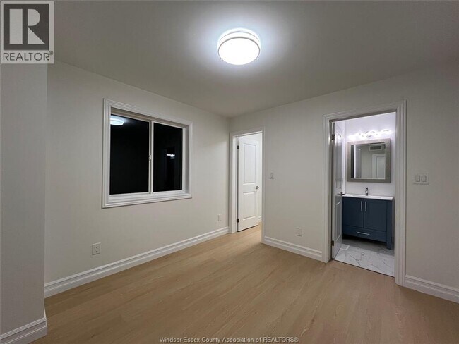 Photo du bâtiment - 348 Campbell Ave