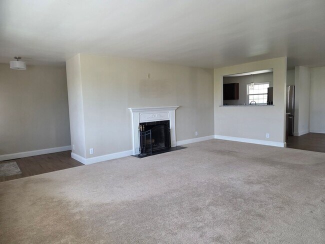 Building Photo - Executive Home with an Executive View