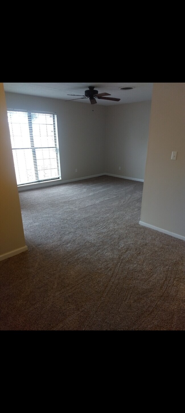 Building Photo - 209 Woodbine Dr