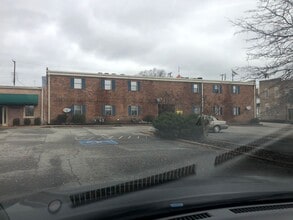 Building Photo - 205 1/2 Market