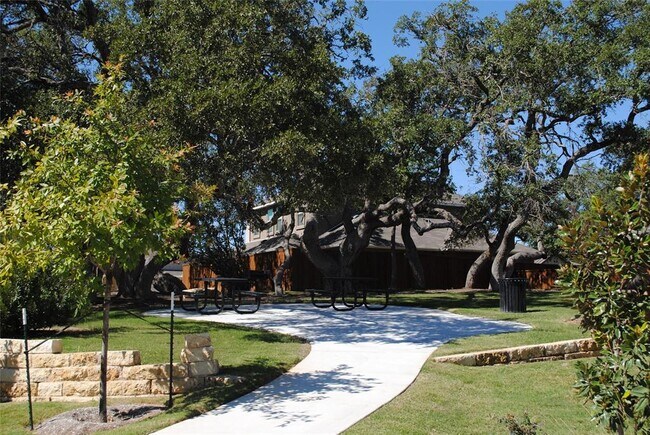 Building Photo - 608 Parkline Dr