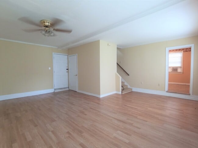 Foto del edificio - 2302 Whitehall Ave