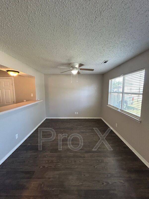 Photo - 413 Village Ln House