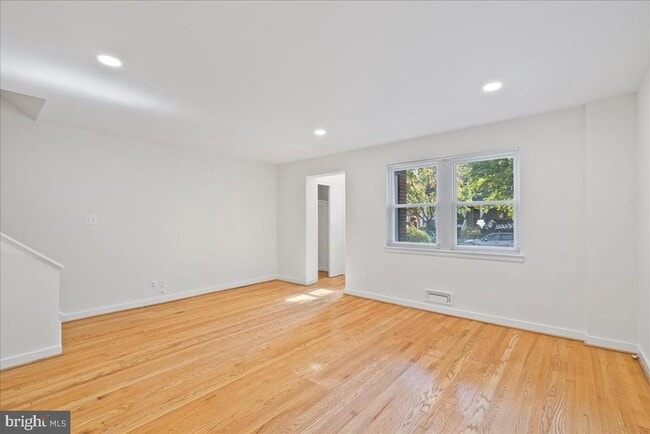 Foto del edificio - 4411 Harrison St NW